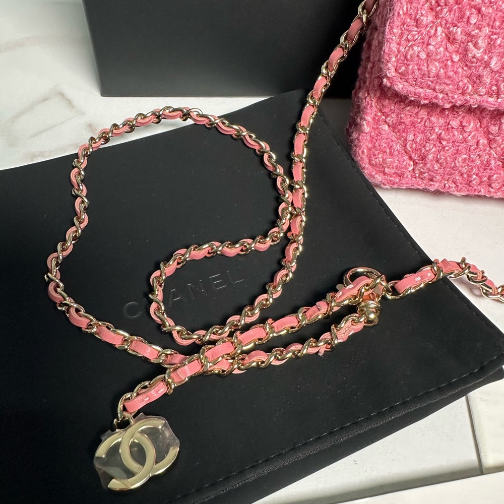SOLD ❌❌❌❌Chanel Pink Tweed Waist Bag - Picture 4 of 10